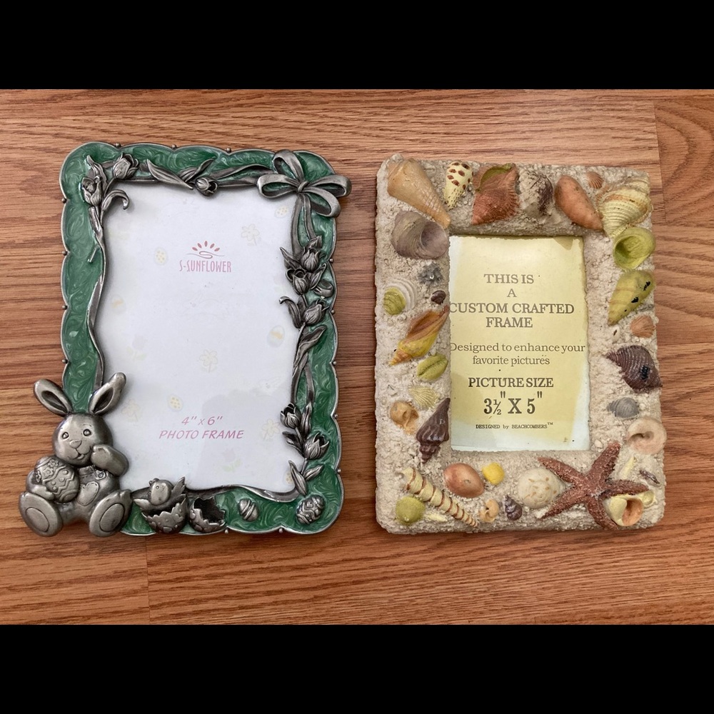 Clearance 🛍 Bundle of two picture frames.